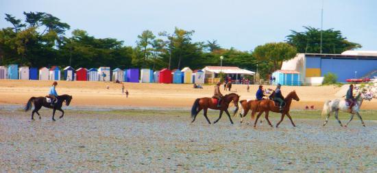 les cabines de la plage de la Boirie