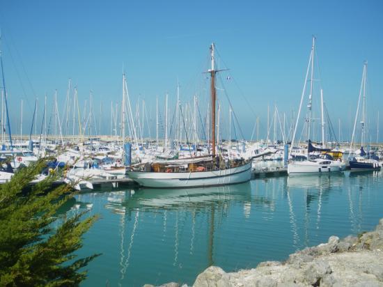 bateau Lola port saint denis